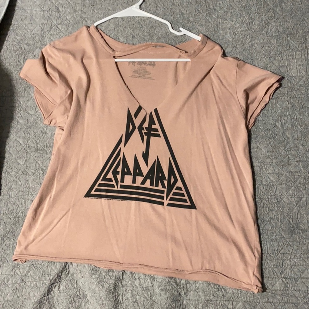 Def Leppard shirt
